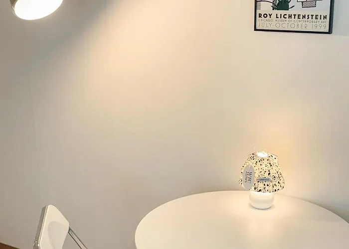 3'near Hongdae Station, 30sec On Foot *